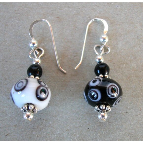 Handcrafted Black & White Artisan Glass Bead Jewelry Set Necklace & Earrings & B - Picture 4 of 5